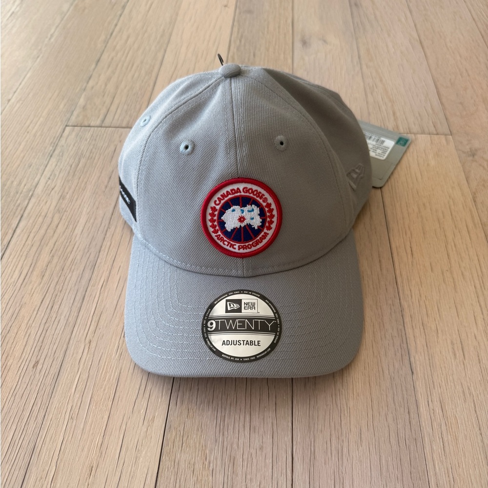 NWT Unisex Canada Goose Light Gray Adjustable Cap